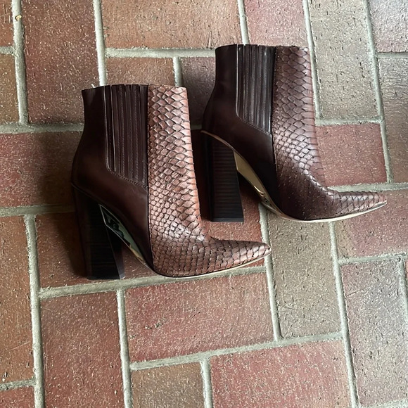 Brown BCBGMaxazria MA-Metild Snakeskin Bootie 9.5 - Picture 3 of 9